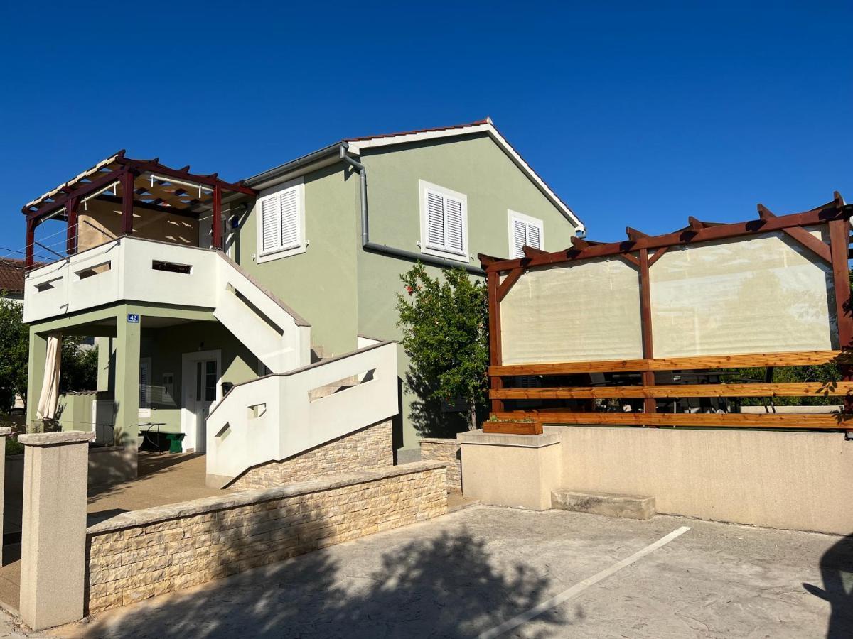 Apartmani Nina I Niko Углян Экстерьер фото