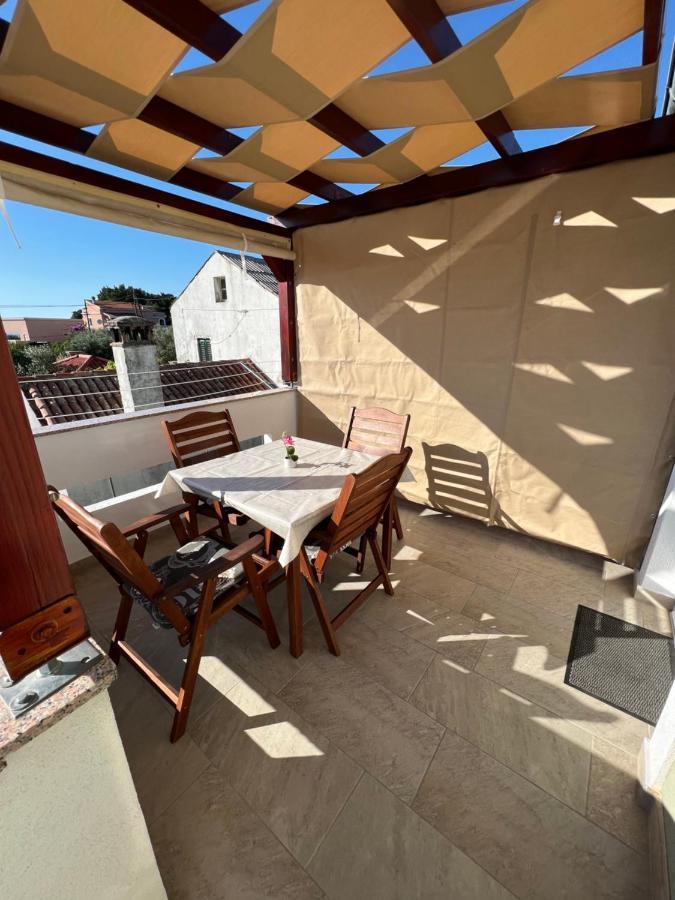 Apartmani Nina I Niko Углян Экстерьер фото