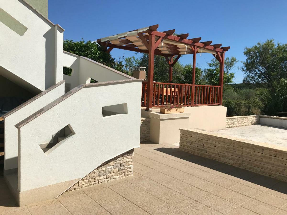 Apartmani Nina I Niko Углян Экстерьер фото